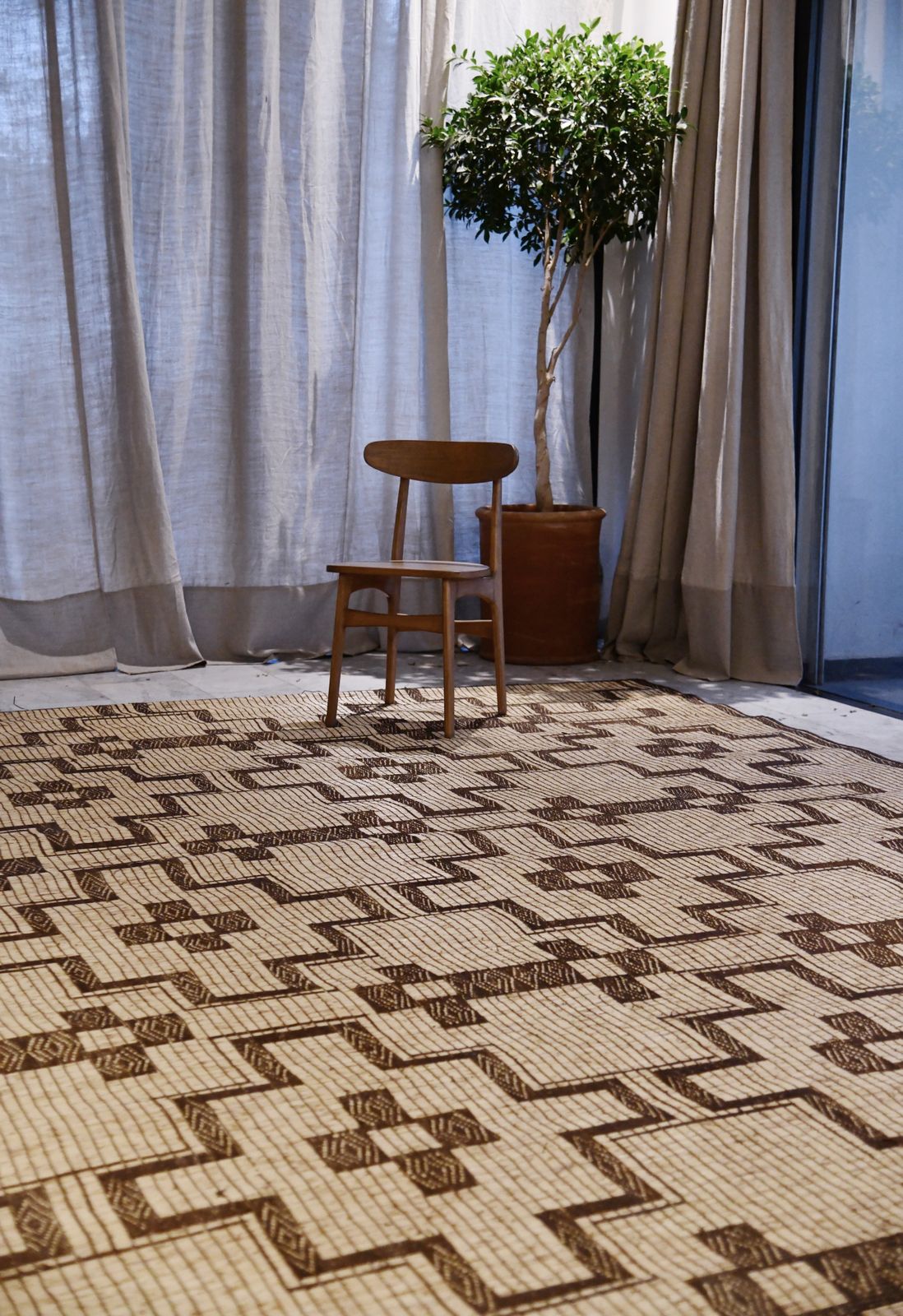 C2t8   Umaya   Huge Mauritanian Tuareg Mat | 17.13' X 11.29'   5.22m X 3.54m photo furniture
