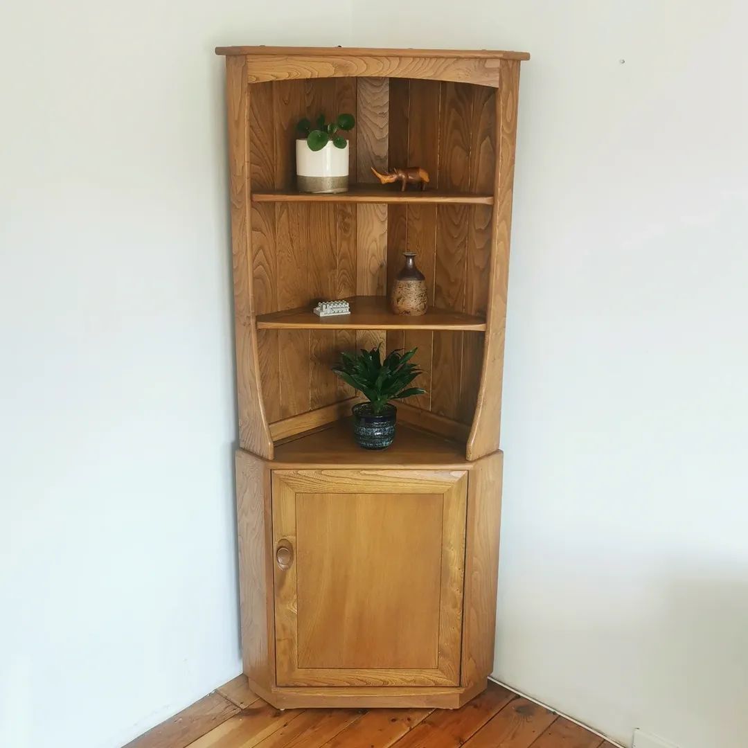 Ercol Windsor Corner Unit Cabinet 743c  £245  Lovely Ercol Windsor Corner Unit, Model No 743c photo Furniture