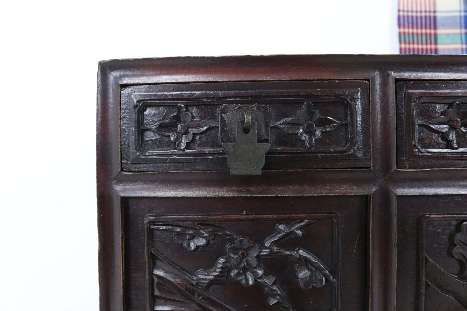 Late 19th Century Chinese Hand Carved Lady's Cabinet photo vinterior