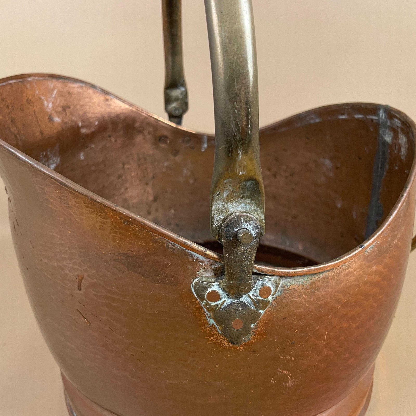 Antique Metal Copper Coal Bucket Handle Fireside Fire Side Scuttle Helmet Farmhouse Cottage Brass Gold Vintage Fireplace Hammered Pattern photo buy