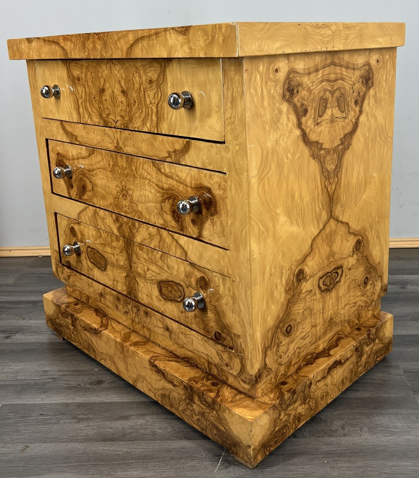 photo furniture Pair Of French Bedside Tables  Night Tables  Art Deco Burr  Lot 4233