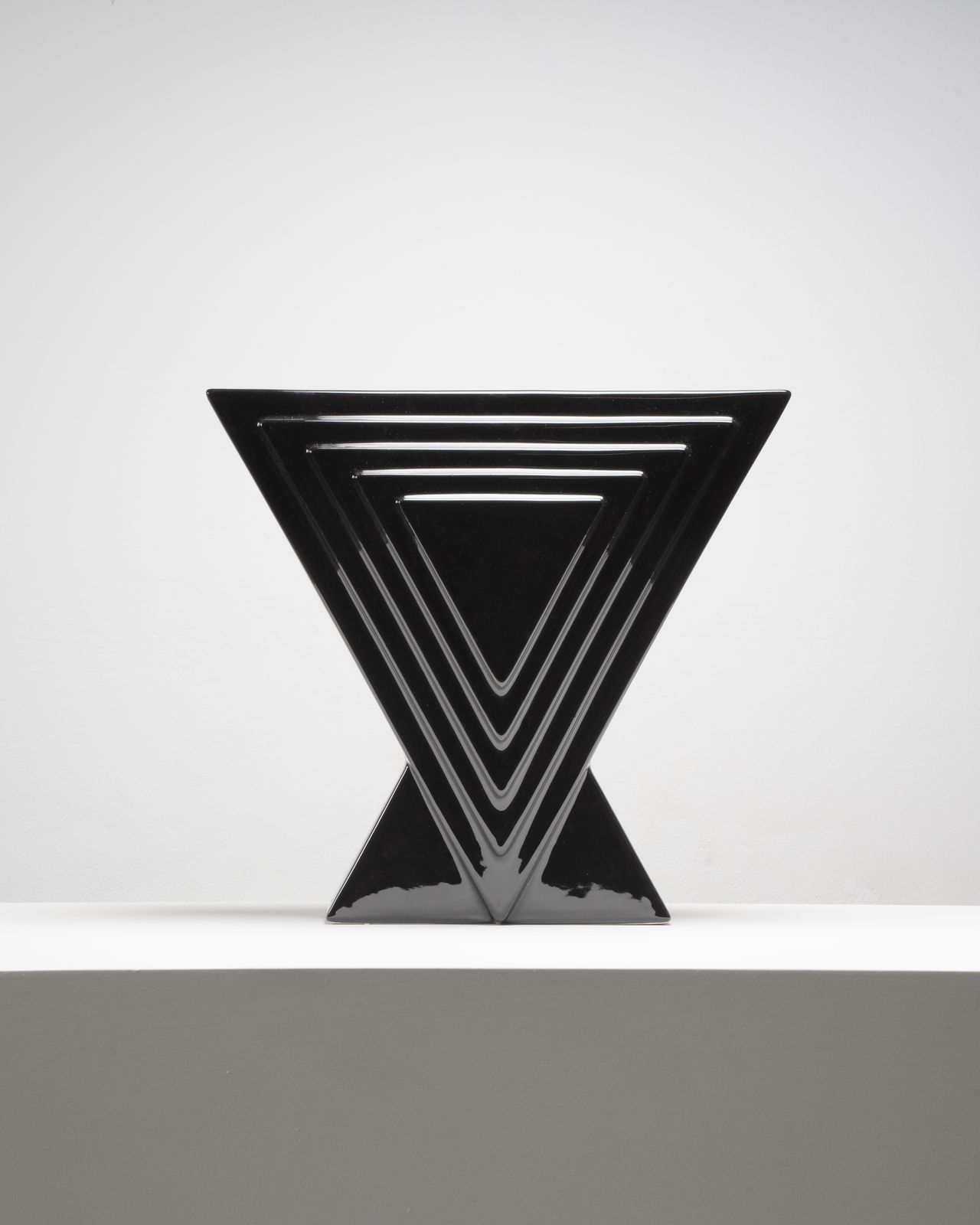 Ettore Sottsass Y29 Vase In Black Enameled Ceramic Yantra Series Poltronova 70s photo vinterior