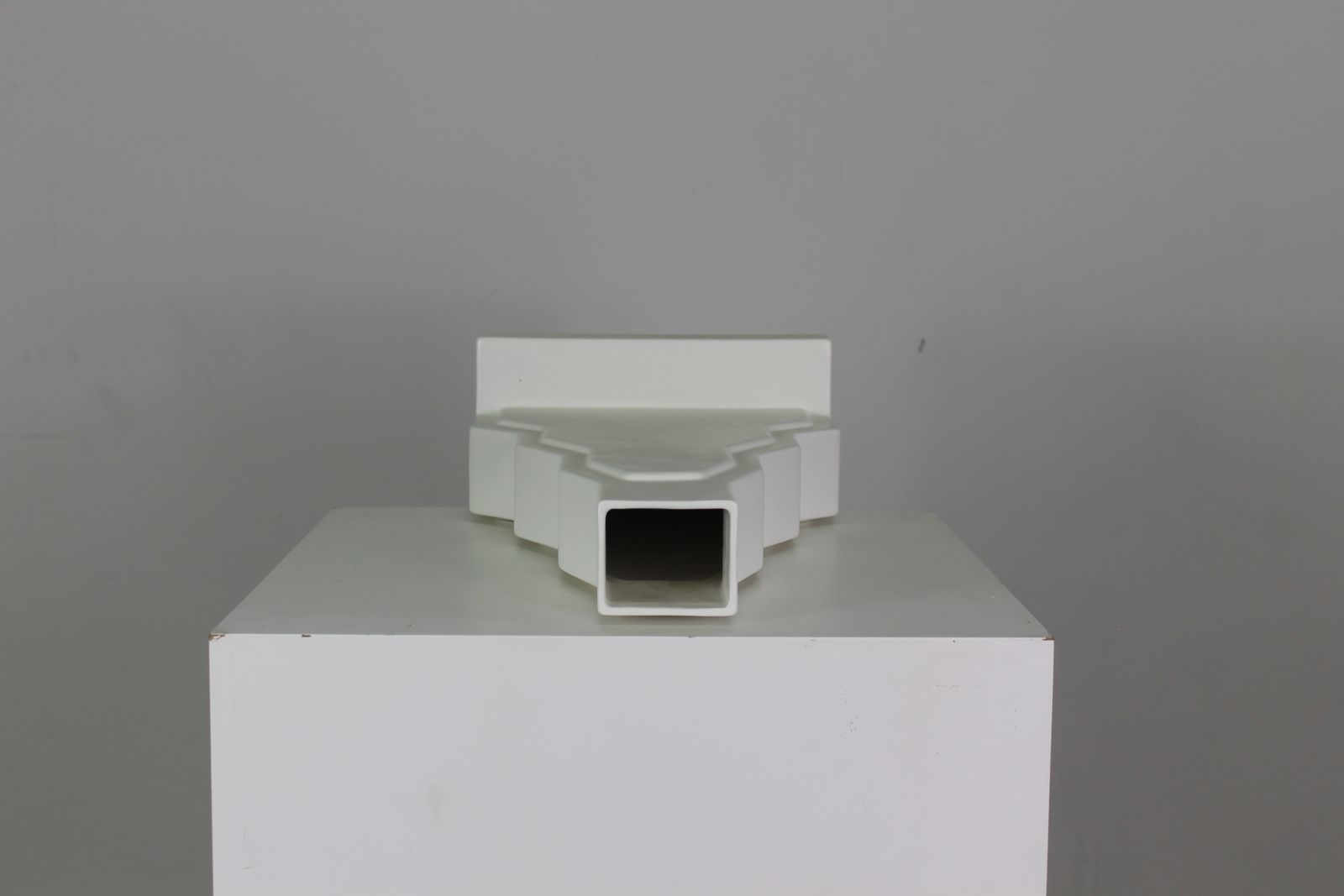Ettore Sottsass Y23 Vase In White Enameled Ceramic Yantra Series Poltronova 70s photo buy