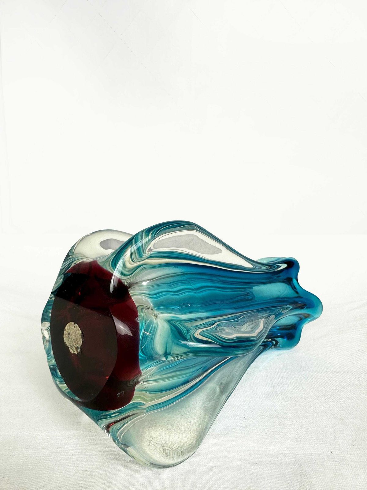Stunning Chřibská Glassworks Sommerso Czech Art Glass Vase In Turquoise Blue And Deep Red photo vinterior