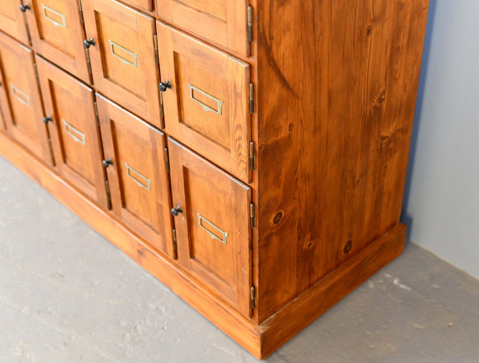photo vintage Tobacconist's Shop Cabinet Circa 1930s