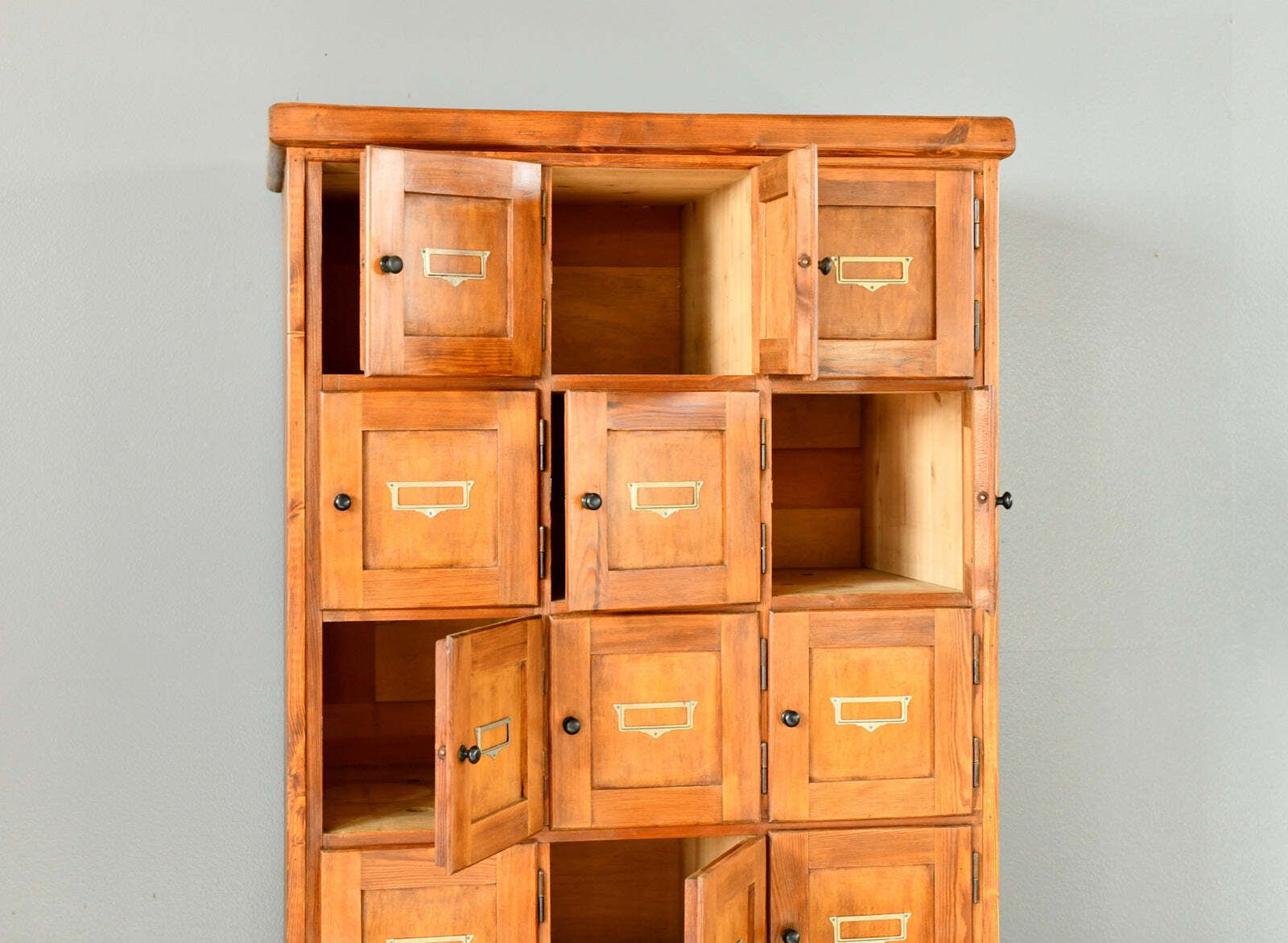 photo vintage Tobacconist's Shop Cabinet Circa 1930s