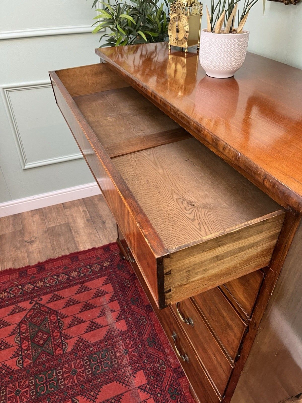 photo furniture Superior Quality Antique Georgian Solid Mahogany Graduated Chest Of Drawers