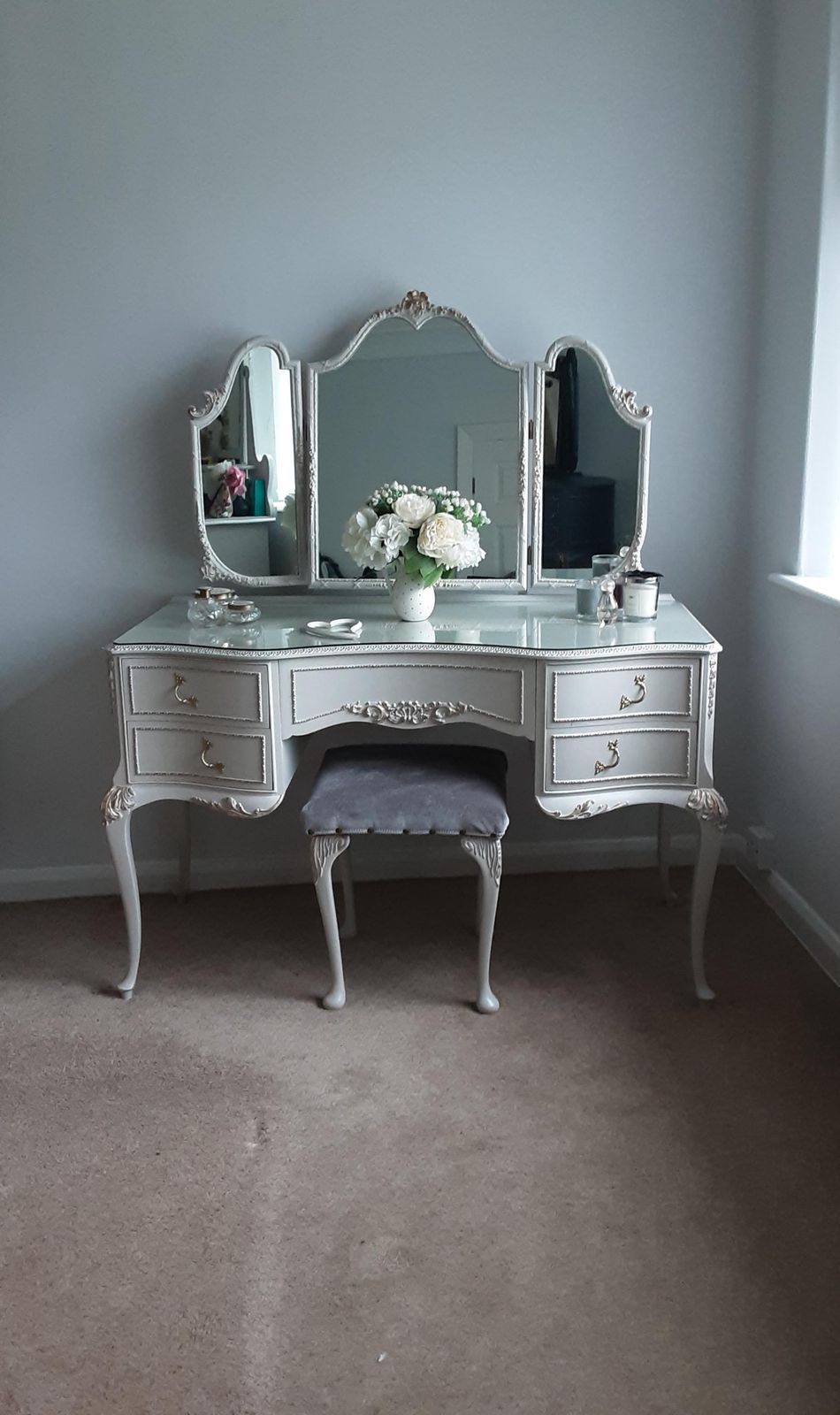 Olympus Louis Style Antoinette Dressing Table With Mirrors And Stool.