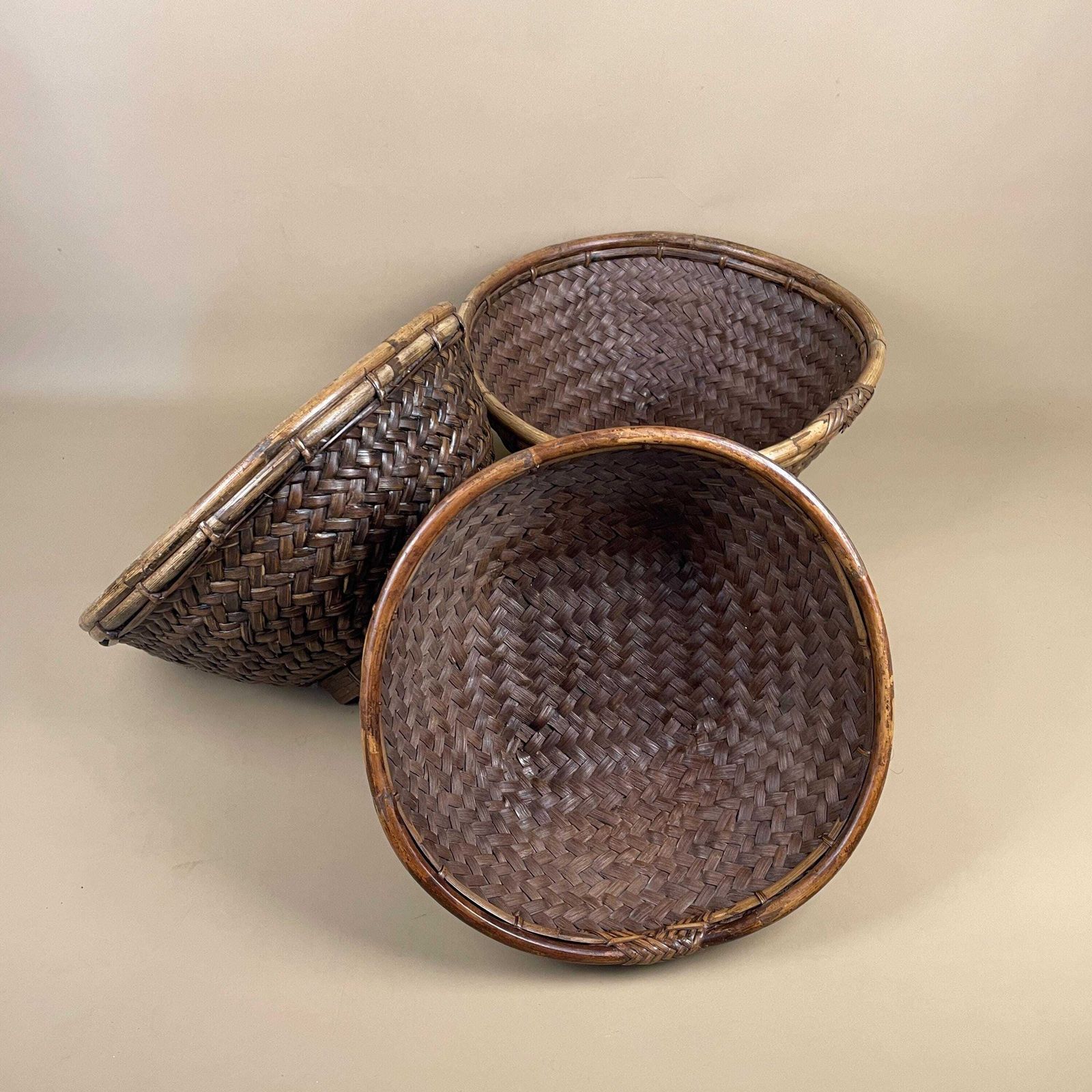 Set Of 3 Indonesian Bamboo Woven Display Bowls Basket Round Brown Bowl Table Display Decorative Brown Handmade Circular Fruit Boho photo vinterior