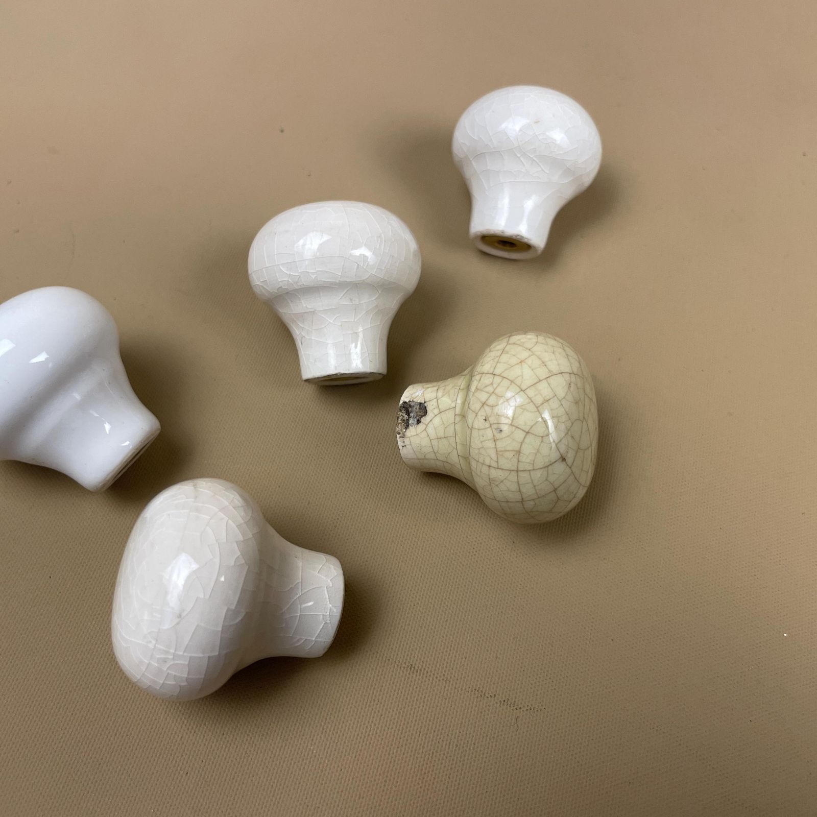 photo furniture 5 Random Ceramic Cupboard Handle Handles Fittings Fixtures White Door Cabinet Round Small 3x3cm Crackle