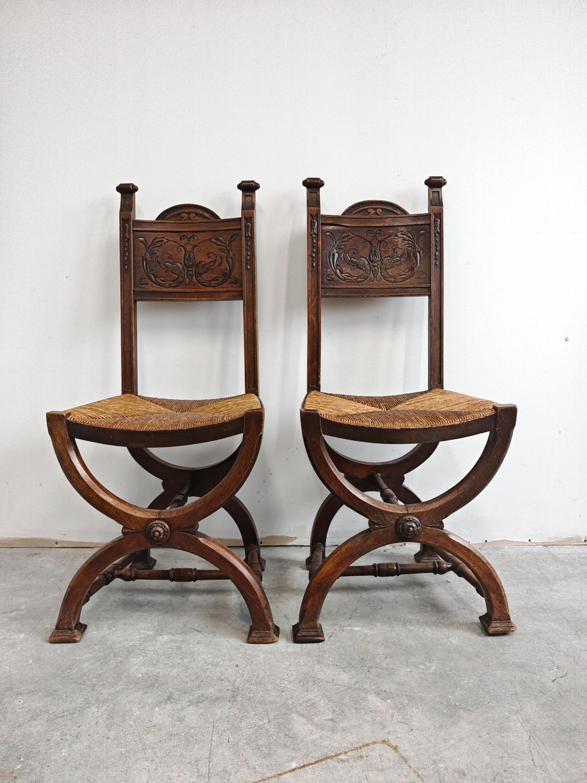 photo vinterior Pair Of Neo Renaissance Side Chairs In Oak With Rush Seats, France 1910s
