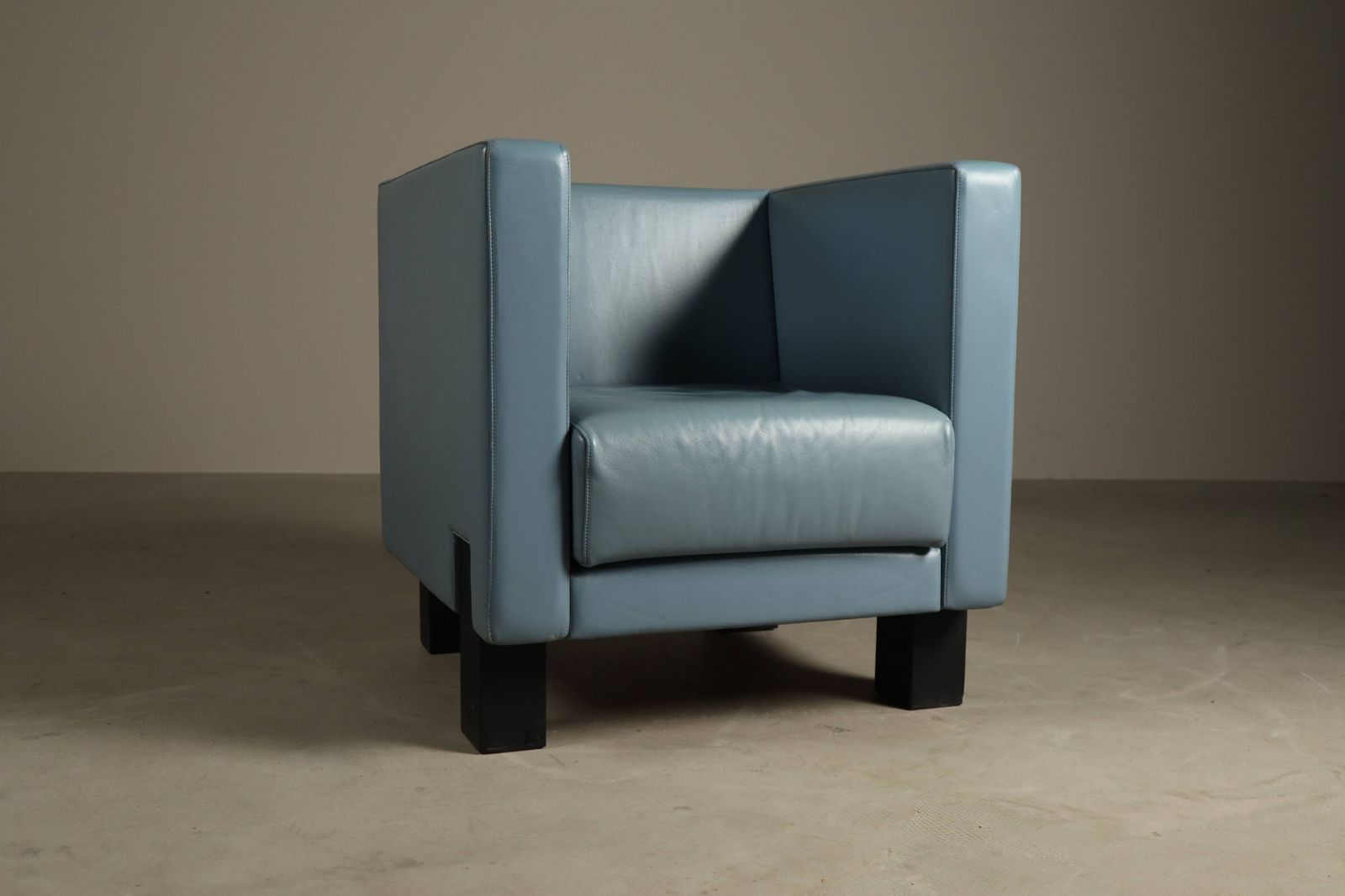 photo vinterior Pair Of “Moji” Armchairs By Shigeru Uchida For Poltrona Frau