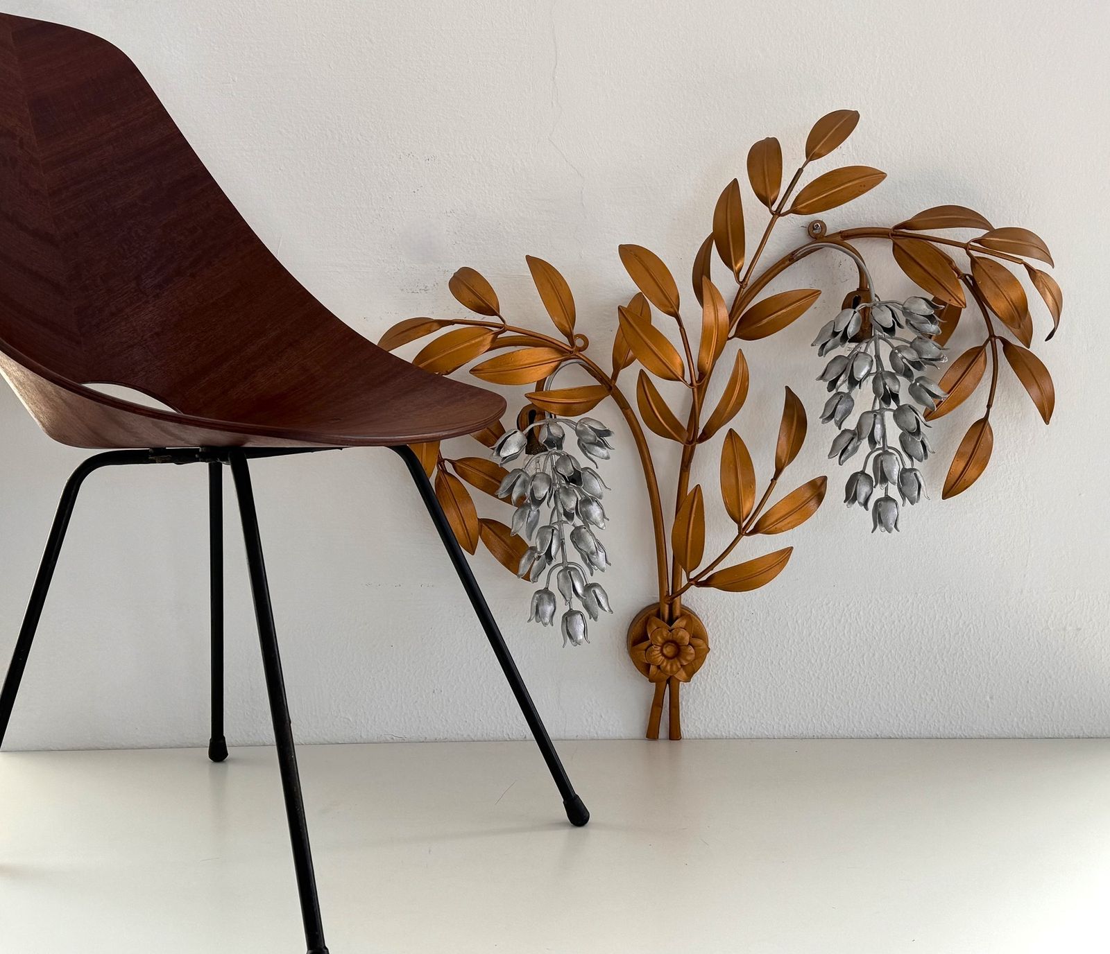 photo vintage Hans Kögl Large Mid Century Wisteria Gilt 'Golden Rain' Metal Wall Sconce