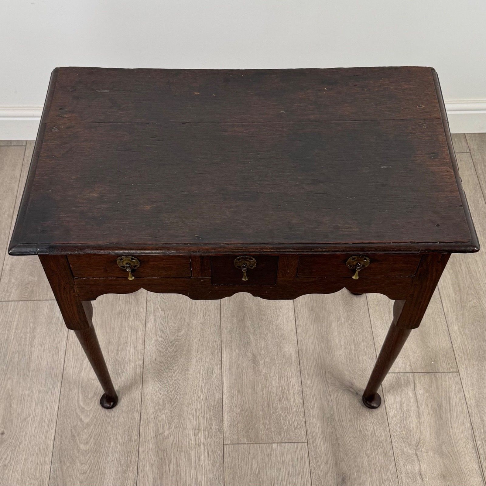 photo furniture Antique 18th Century Good Quality Side Table In Oak