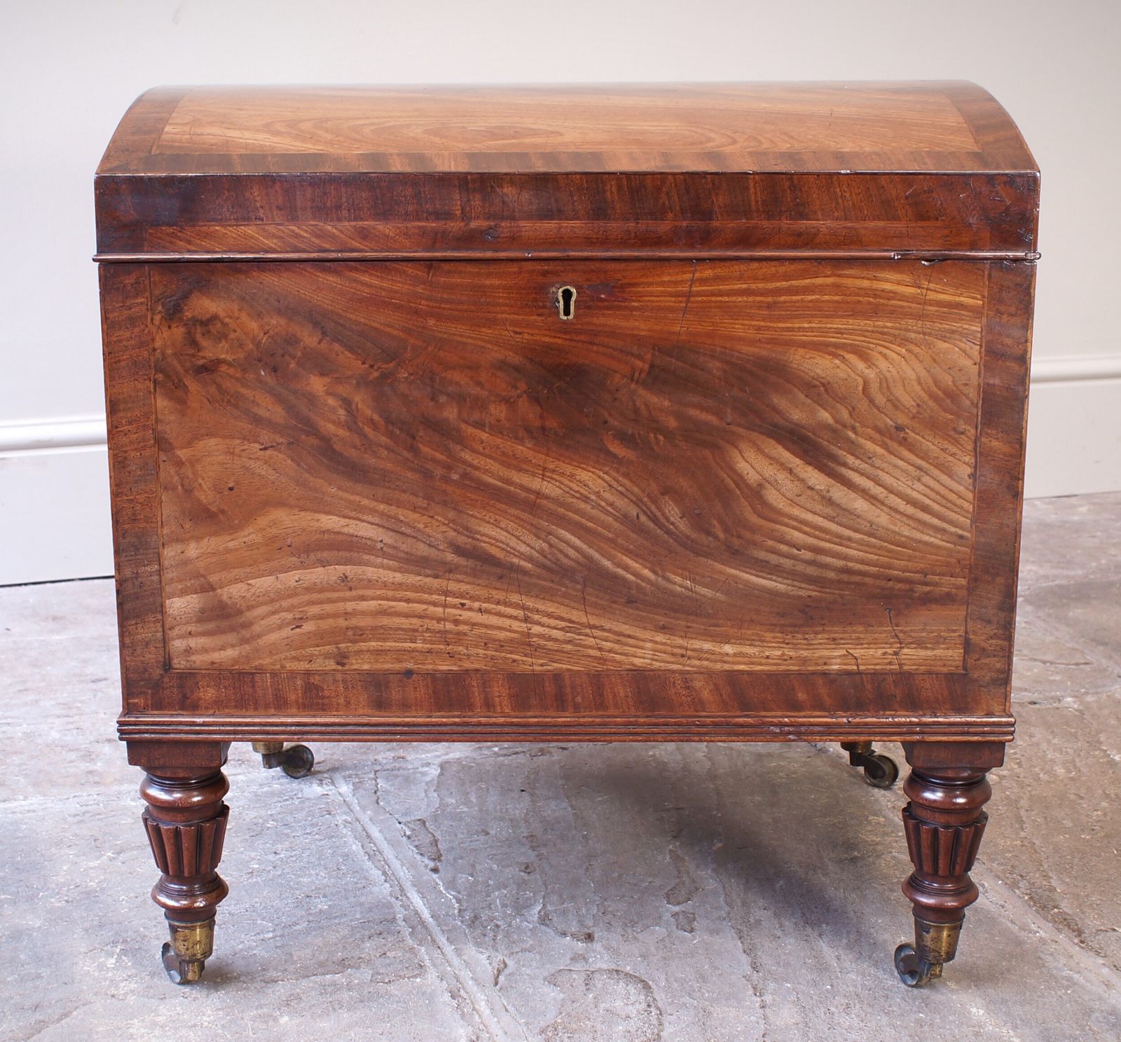 Early 19th Century Regency Mahogany Wine Cooler Cellarette. photo 1400.0