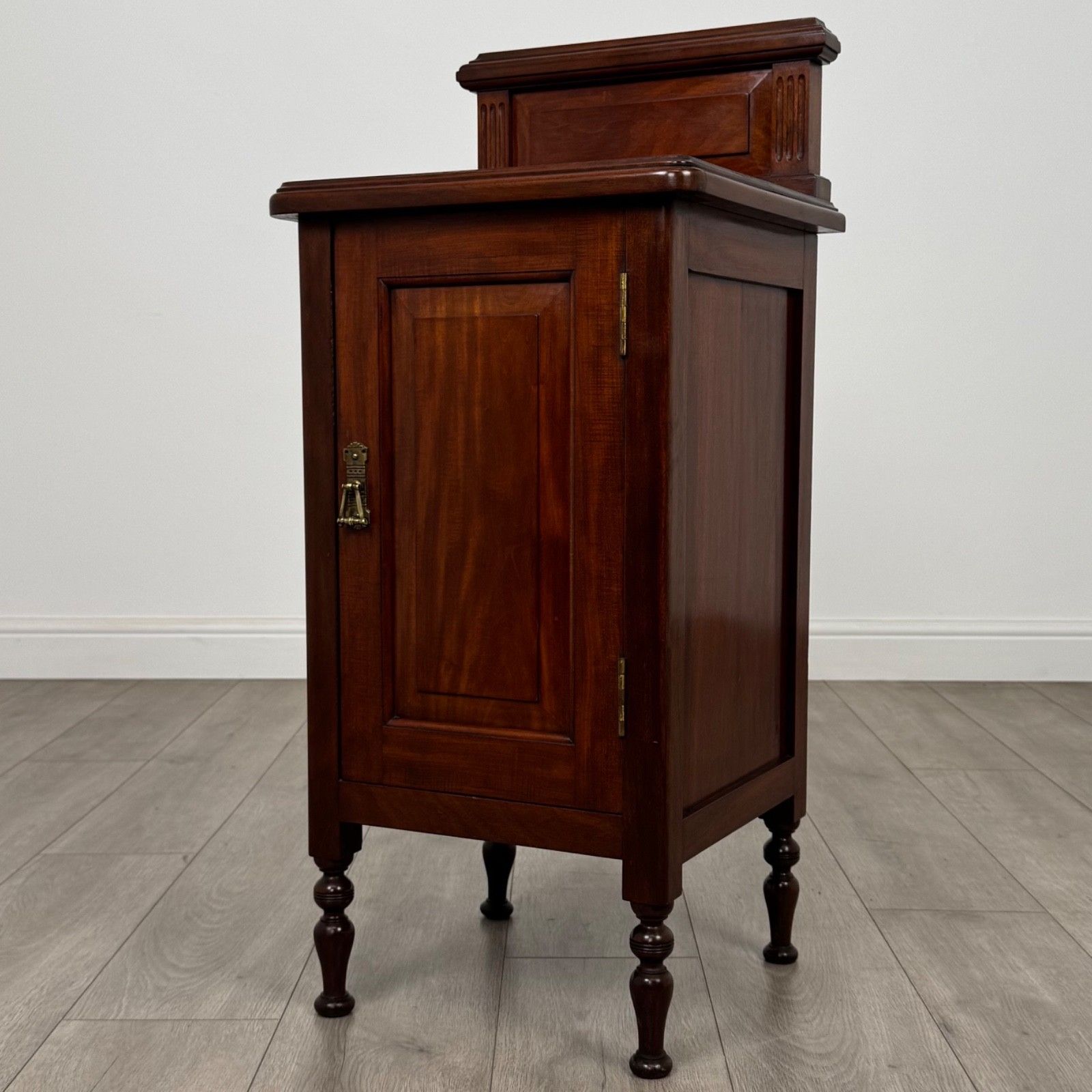 Antique 19th Century Good Quality Pot Cupboard In Mahogany photo for sale