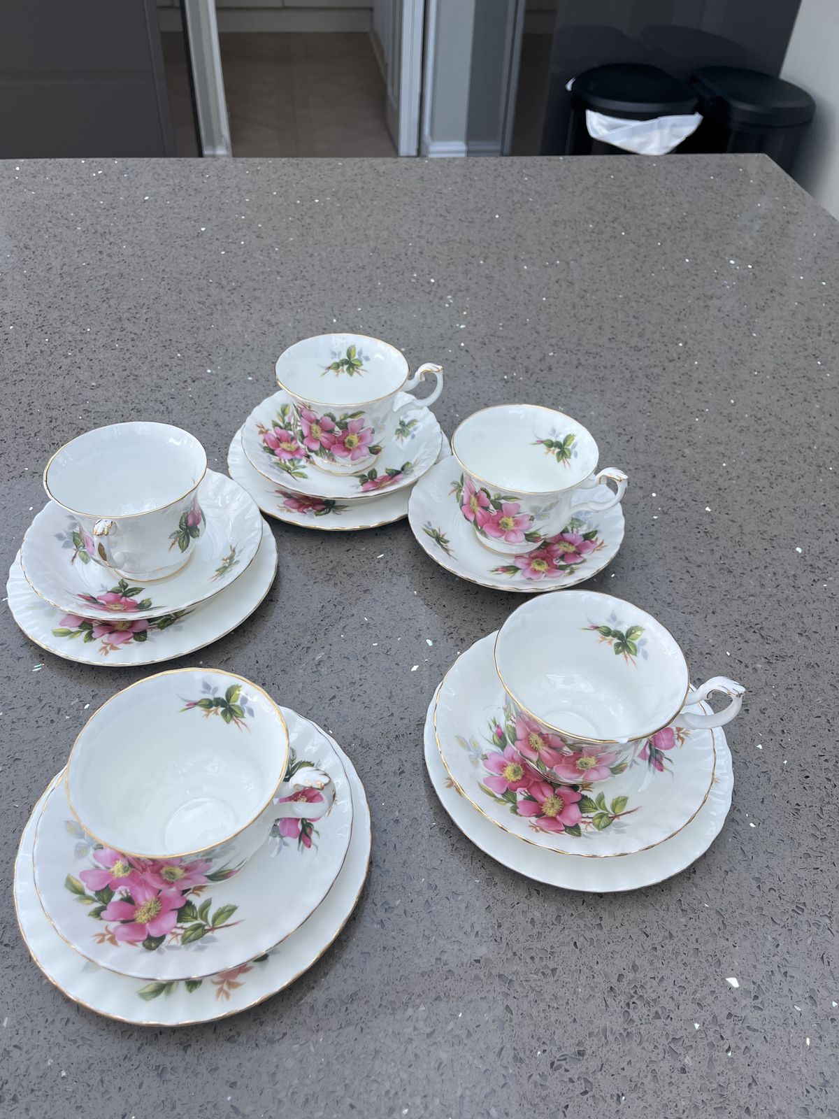 Royal Albert Prairie Rose Collection Of Teacups, Saucers, Lunch/Salad Plates, Sugar Bowl, Cream Jug And Coffee Pot, Made In 1962 photo buy