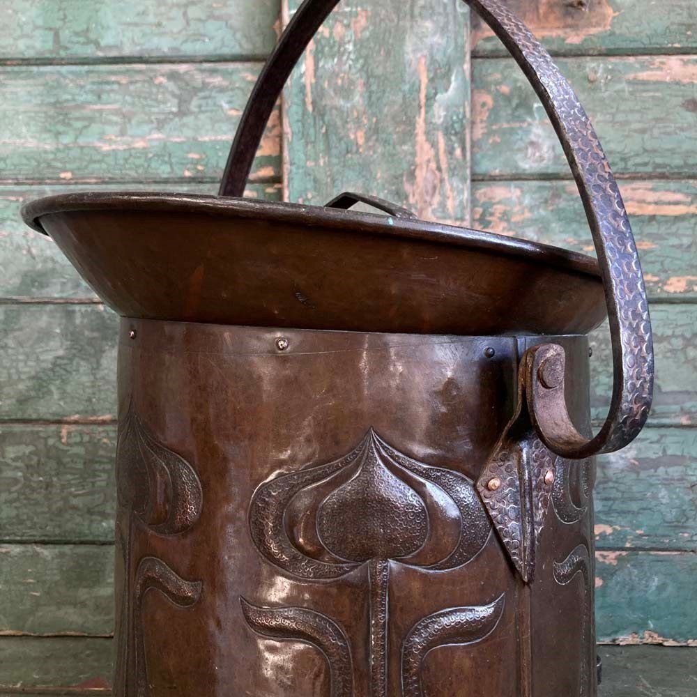 Art Nouveau Copper Coal Scuttle photo vinterior