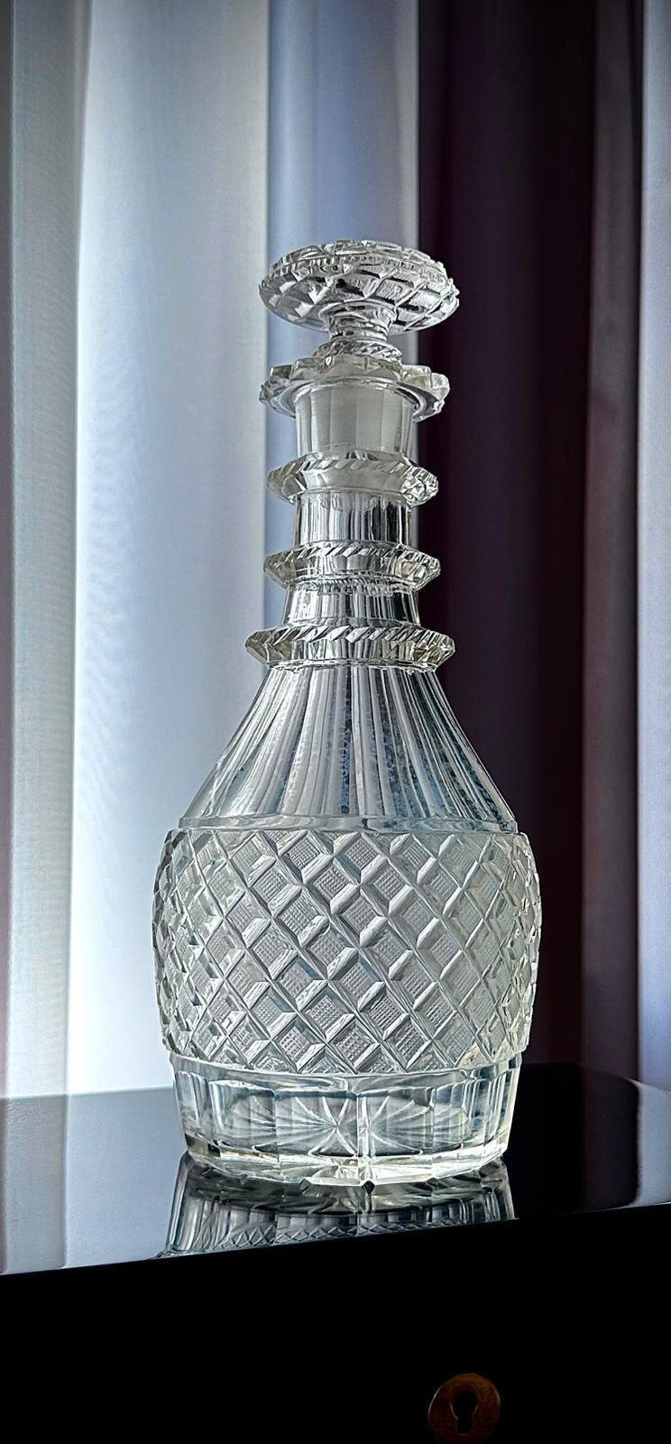 photo vinterior Georgian Hand Cut Glass Decanter, Strawberry Diamond & Fluted Design, C.1820–1835