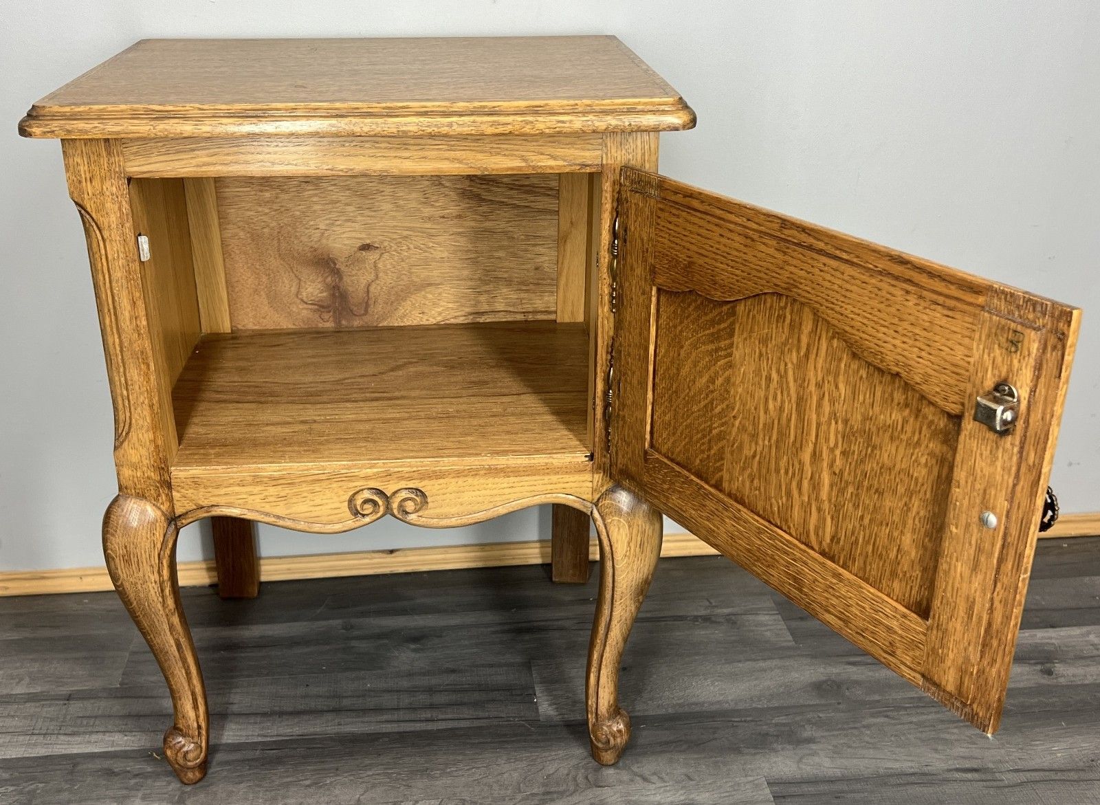 Pair Of  Bedside Tables Vintage French Louis Oak Nightstands Cabinets Lot 4244 photo vintage