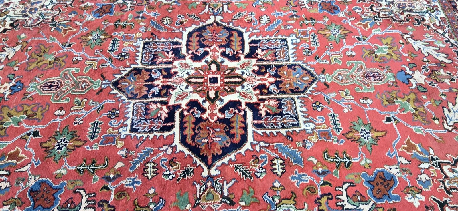 Textiles Superb Heriz Design Carpet, 1930s photo