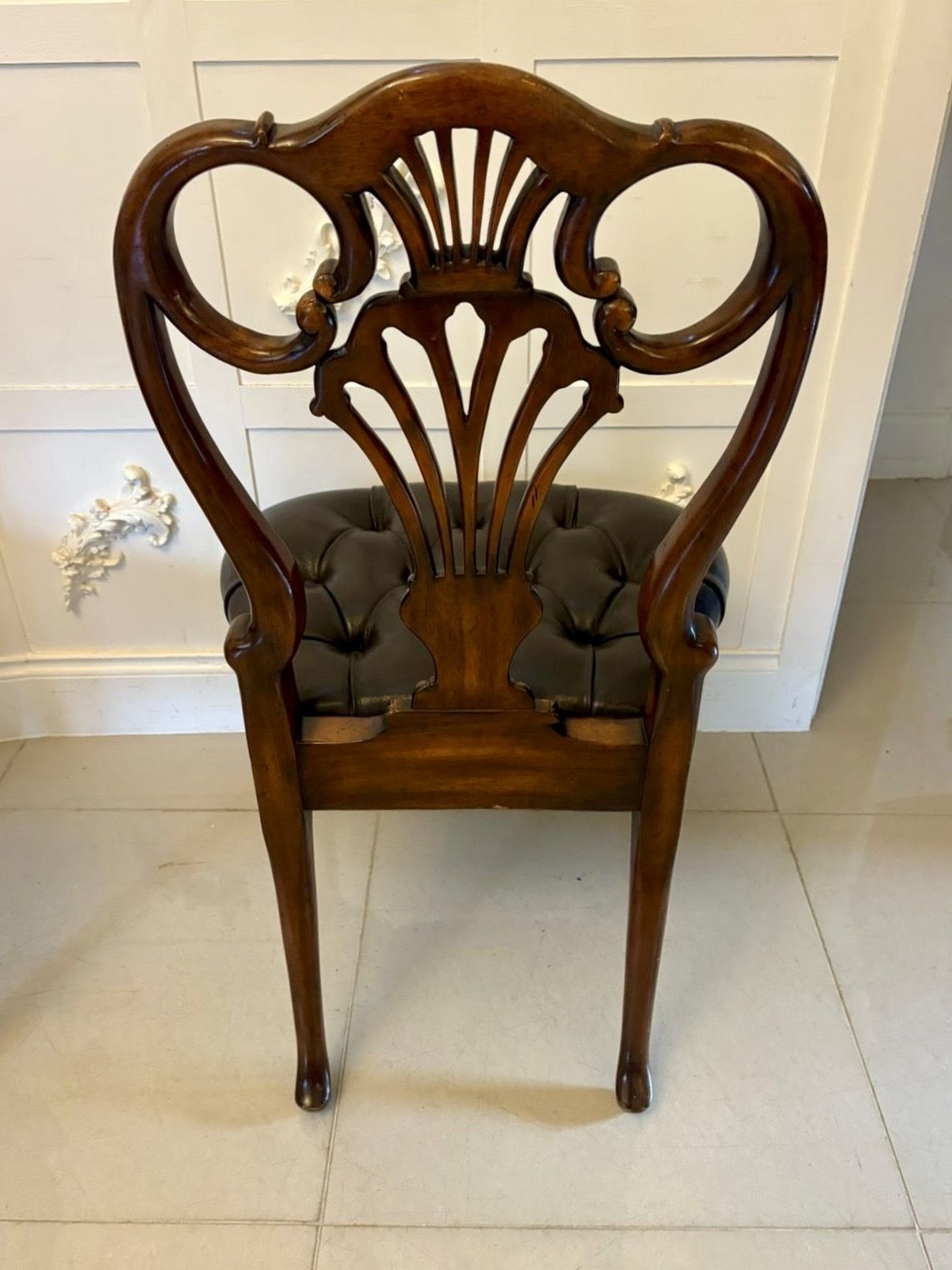 photo vinterior Outstanding Quality Set Of 8 Antique Early 20th Century Carved Walnut And Gilded Dining Chairs