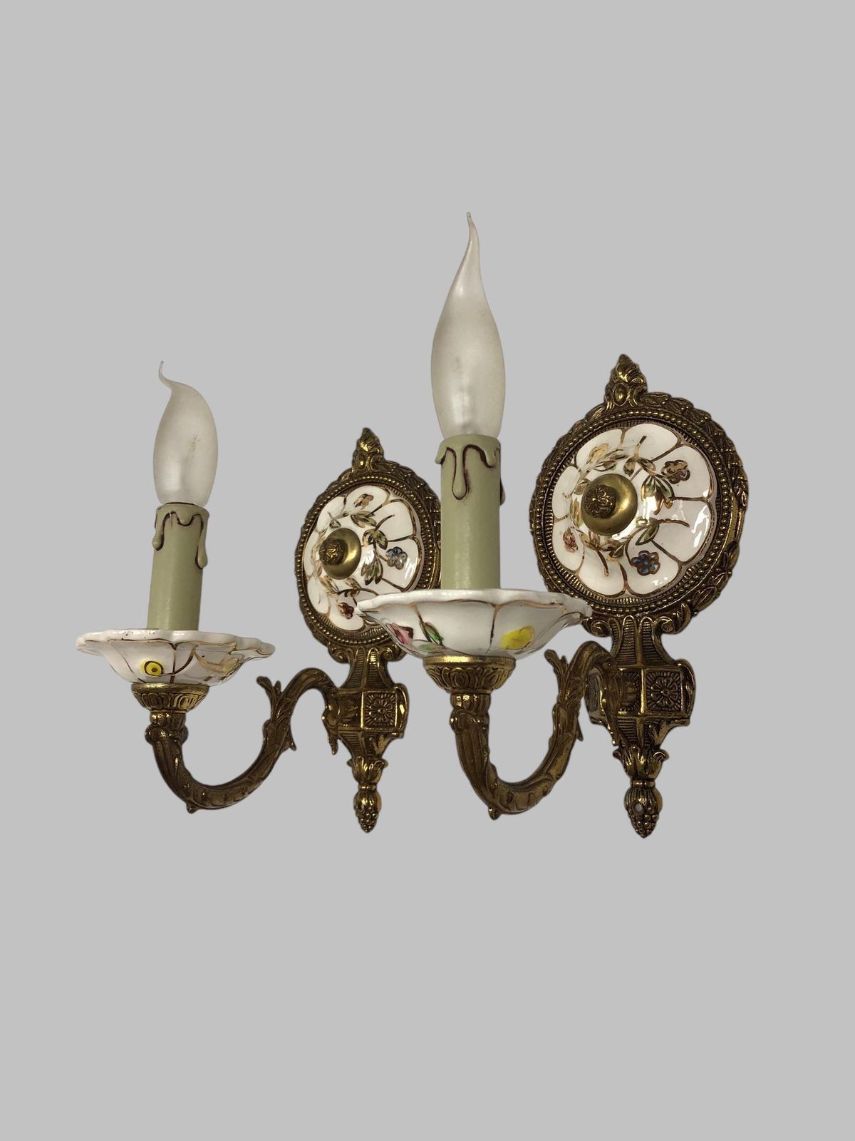 photo vinterior Gilt Bronze & Porcelain Chandelier With Matching Wall Lights