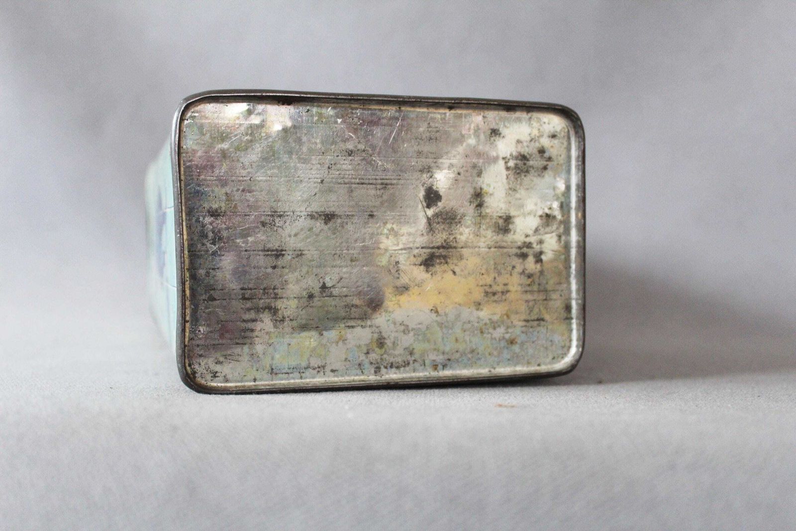photo furniture Rare And Large Antique Tin Cacao Box, 1 Kilos Tin Can Kwatta Cacao Olanda, Chocolate, J. B. Gabriels Brussels, Dutch Holland Decor, C 1915