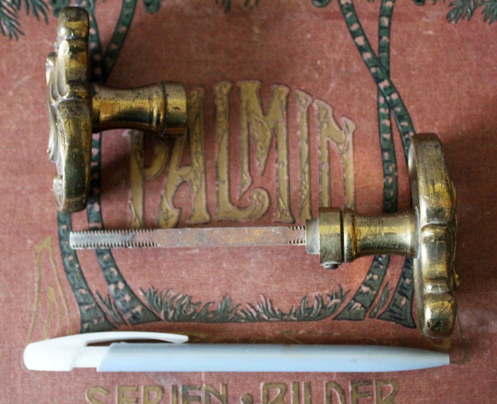 Set Van Twee Antieke Franse Regency Gegoten Bronzen Deurgrepen, Restauratiemateriaal, Sierlijk Paar Deurgrepen, Kasteel/Architecturaal, L B Paris photo vinterior