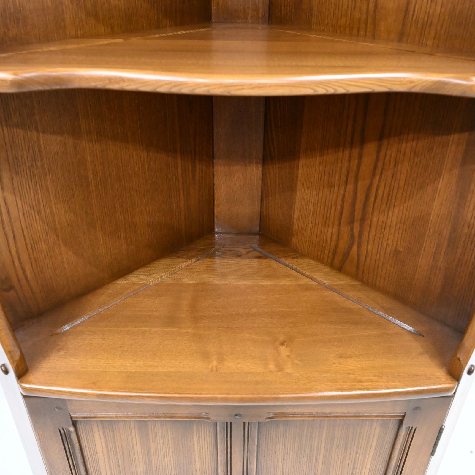 photo vintage Genuine Ercol Corner Cabinet With Shelves #474 Exc Free Uk Delivery