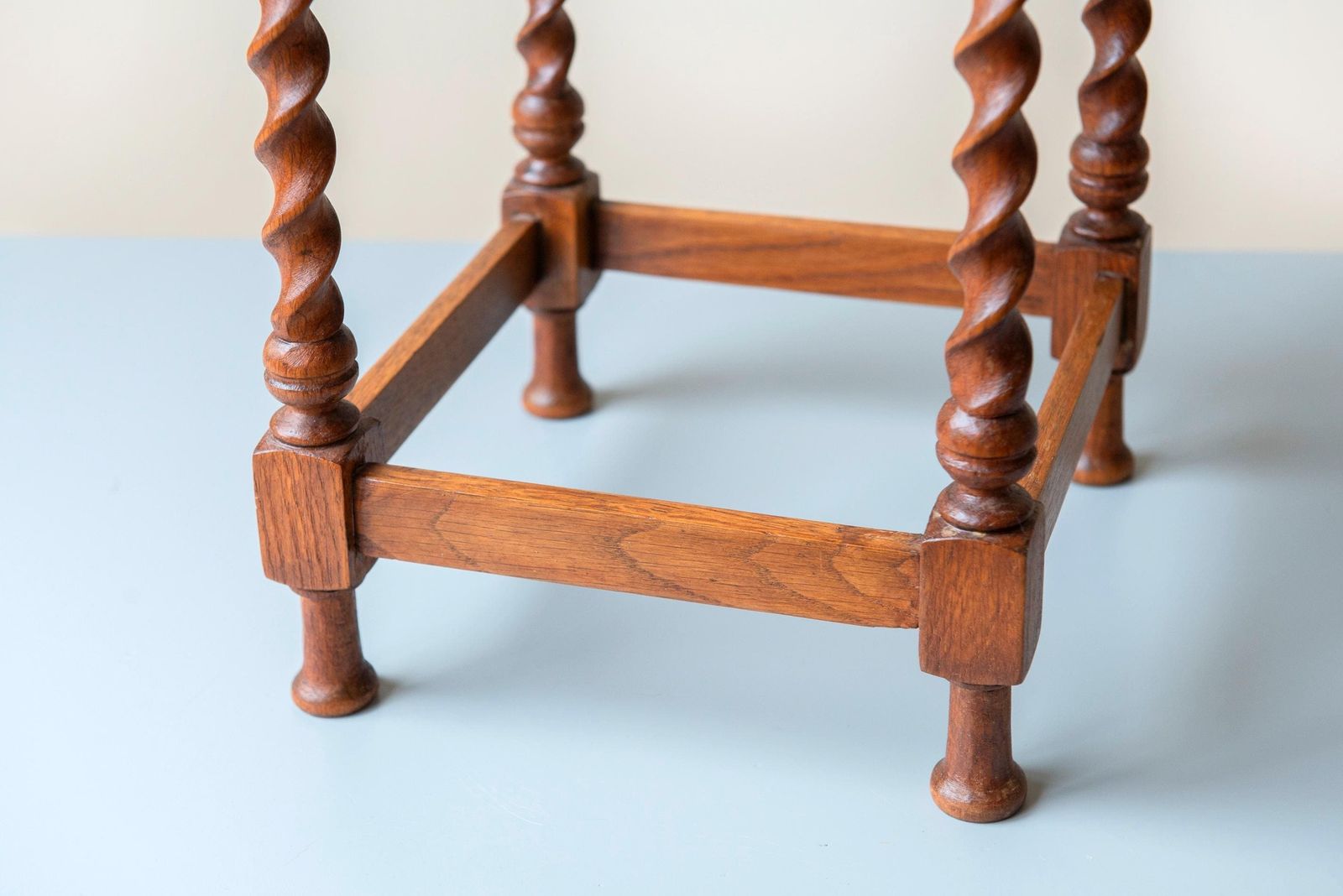 Square Barley Twist Table, Antique Side Table With Turned Legs, Hand Carved Wooden Stool, Rustic Oak Plant Stand photo vintage