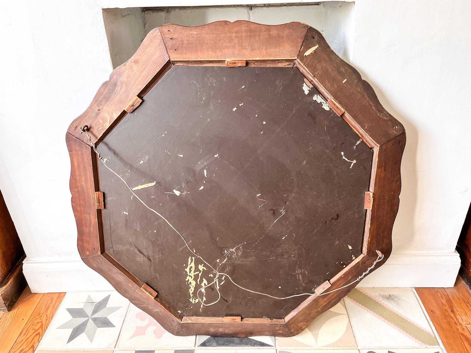 photo vinterior Antique French Circular Venetian Mirror With Etched Floral Design And Scalloped Edges