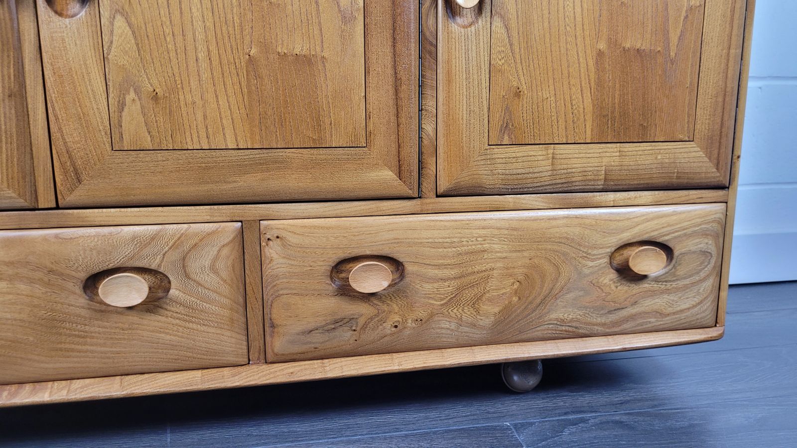 Ercol Sideboard, 1960s photo vinterior