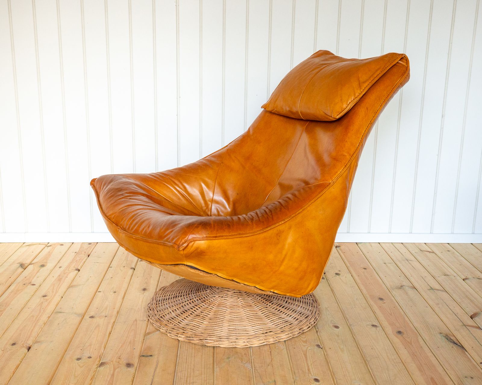 Mcm Swivel Lounge Chair Caramel Tan Leather 1970s Delantra By Gerard Van Den Berg For Montis Dutch Modernist Mid Century photo vinterior