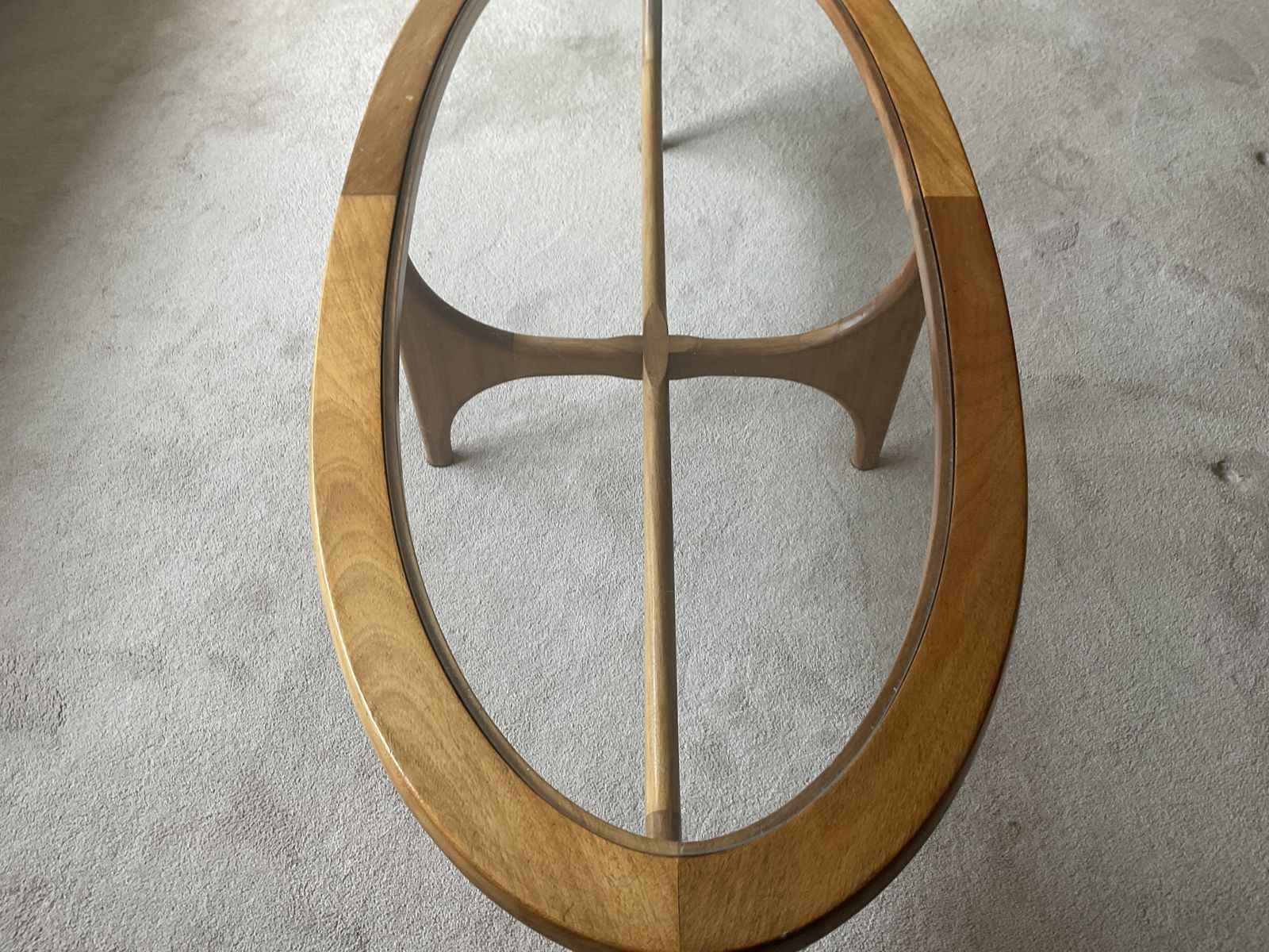 Stonehill Stateroom Oval Coffee Table. Light Teak With Glass Inlay. photo Furniture