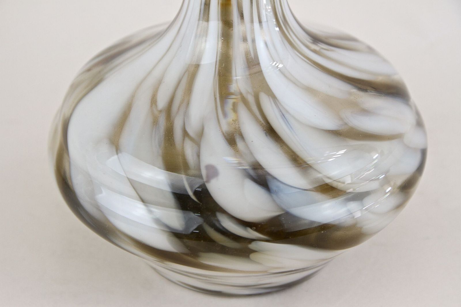 photo vintage Pair Of Mid Century Murano Glass Vases/ Carafes, White/ Brown   Italy Ca. 1960