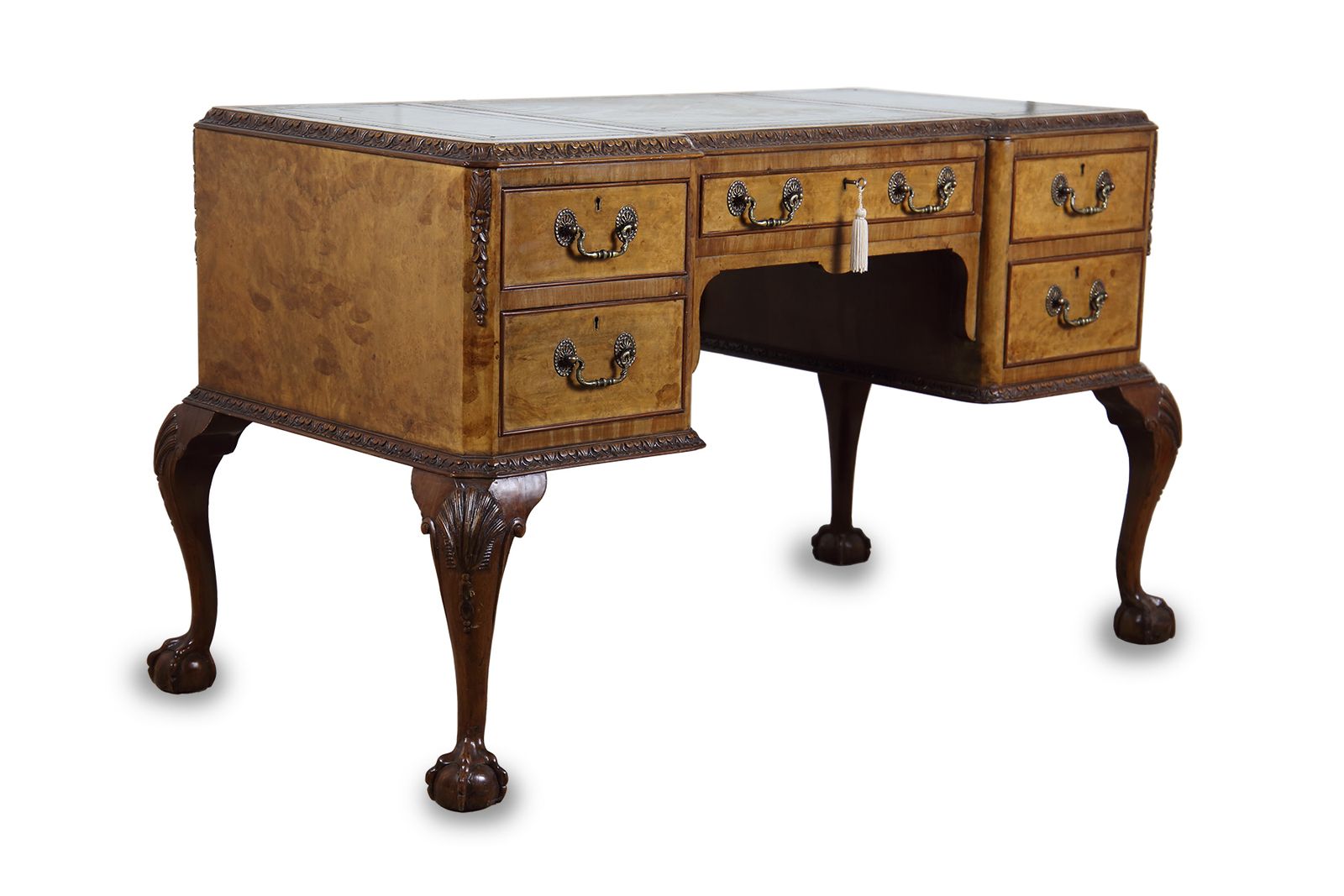 Walnut Kneehole Writing Table In The Early Georgian Manner