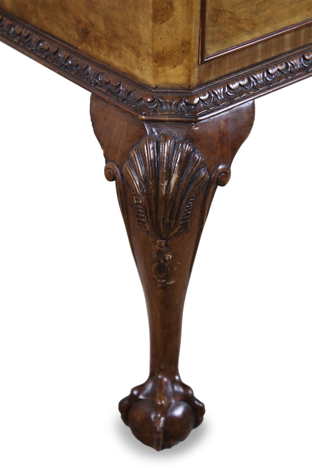 Walnut Kneehole Writing Table In The Early Georgian Manner photo vinterior