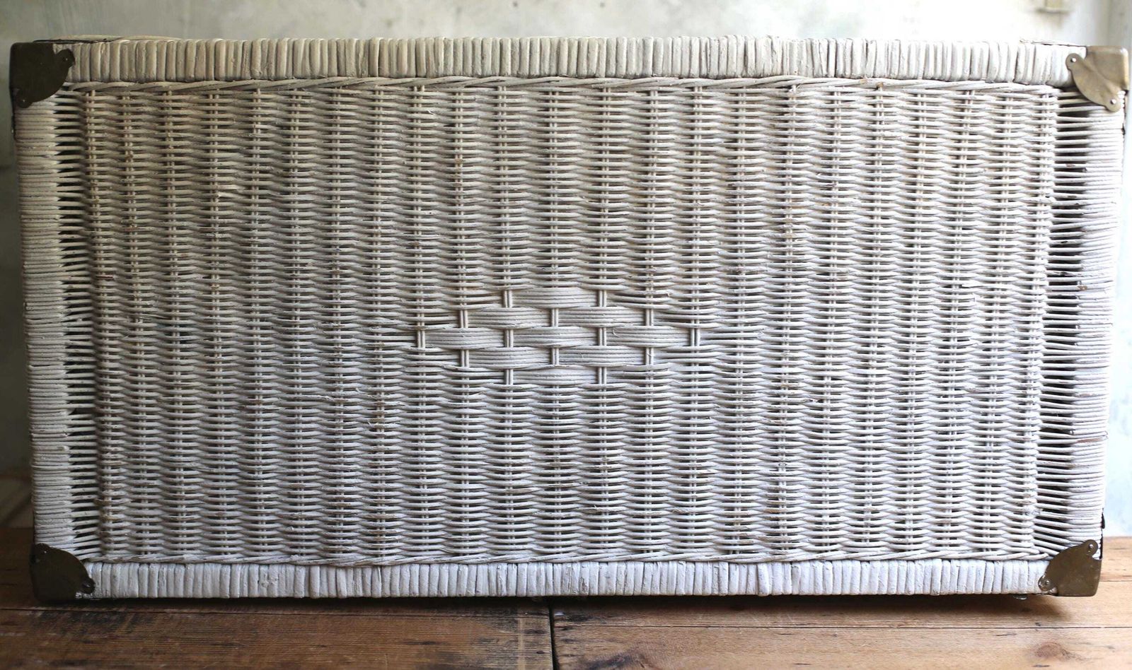 photo furniture Large Wicker Peacock Trunk White Rattan Linen Storage Chest Laundry Basket Furniture