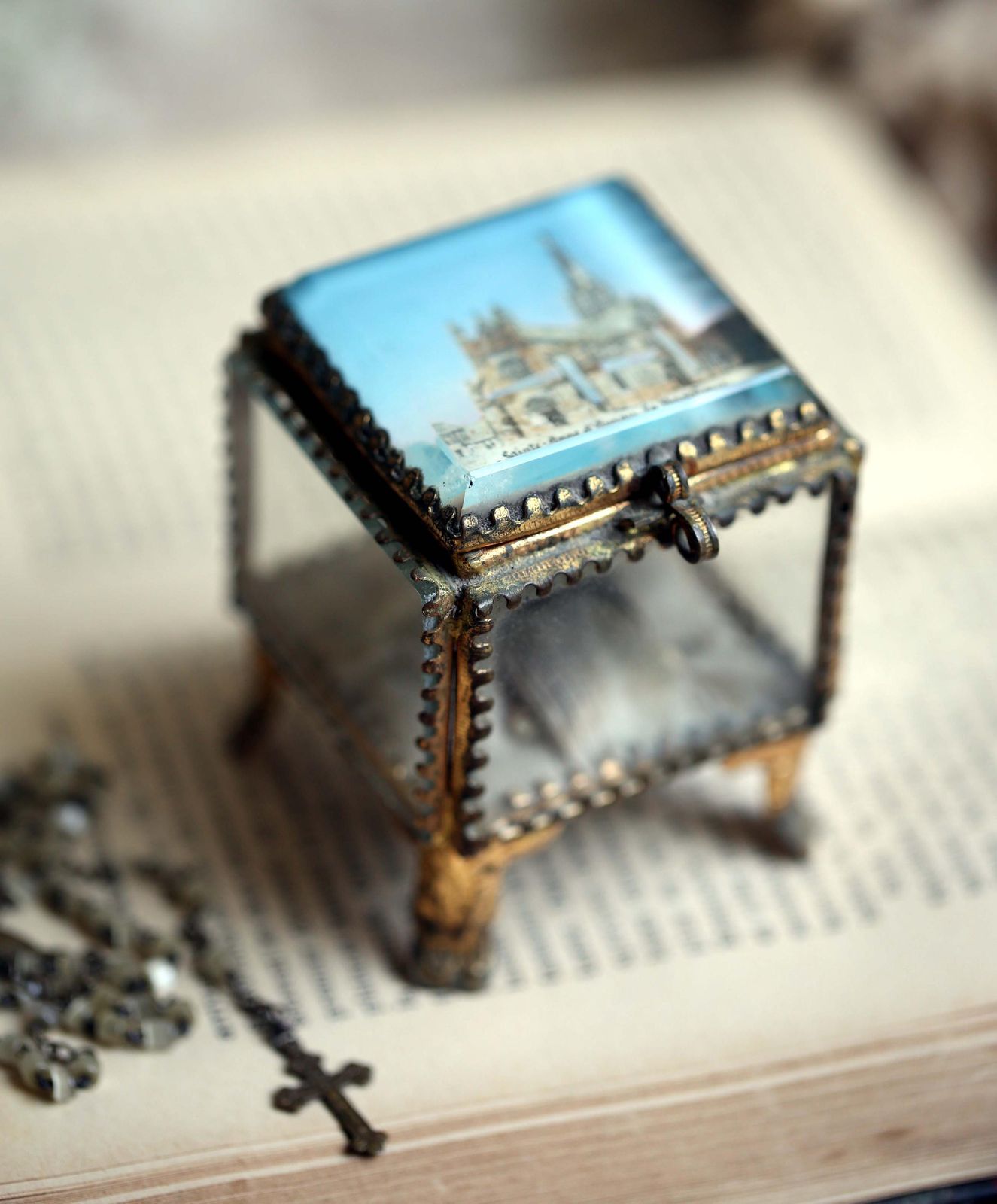 Antique French Ormolu Glass Jewelry Box Basilica Sainte Anne D'auray Souvenir photo vintage