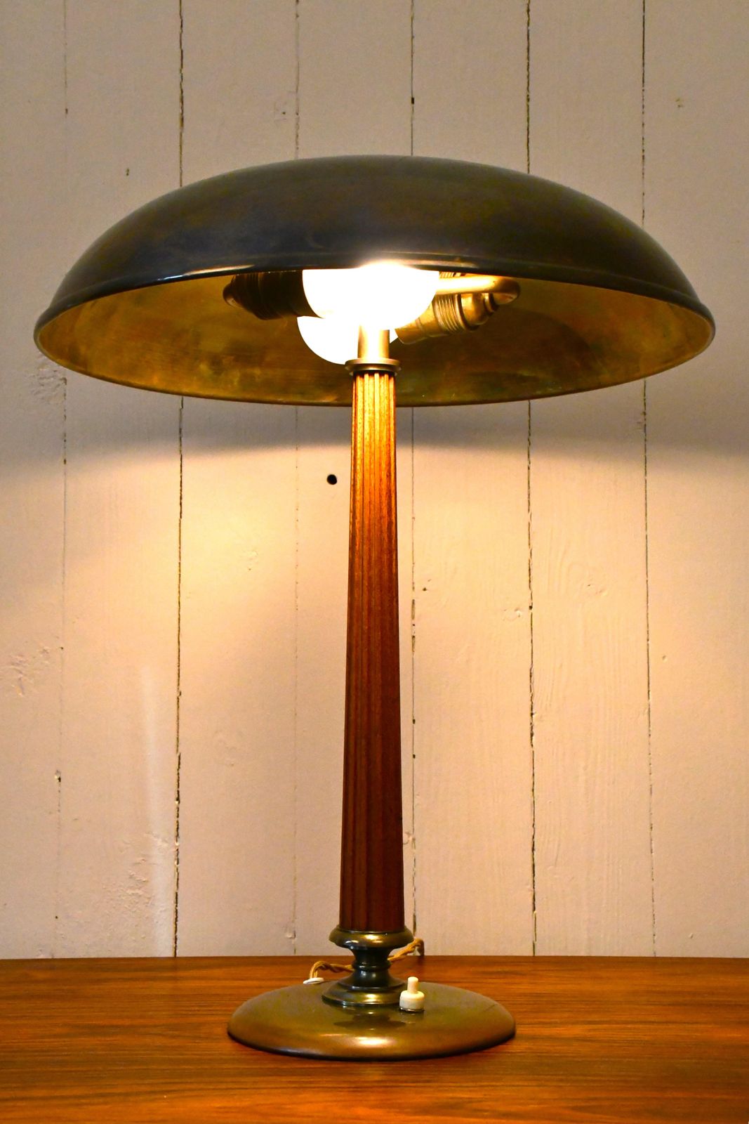 Swedish Brass And Oak Table Lamp By Erik Tidstrand For Nordiska Kompaniet, 1940s photo vinterior
