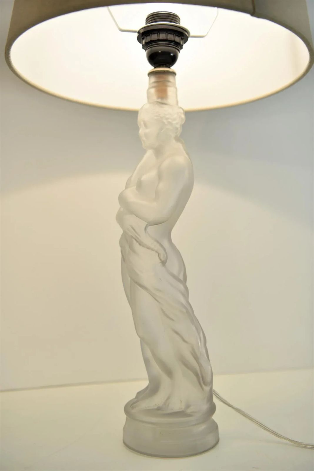 Art Nouveau Art Deco Frosted Glass Table Lamp In The Style Of Lalique photo Lighting