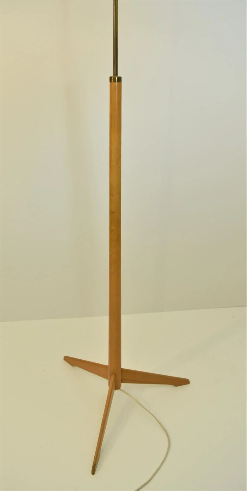 Pine Veneer Floor Lamp Tripod By Hans Agne Jakobsson, Ellysett For Bergboms G 34 photo vintage