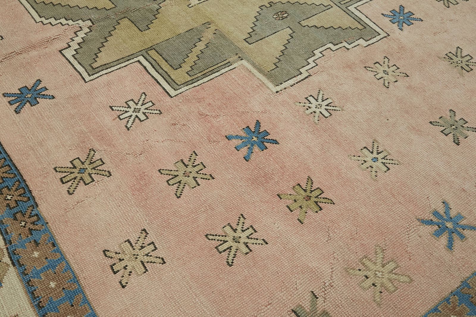 photo furniture Handmade Beige Vintage Large Area Rug 336 Cm X 403 Cm