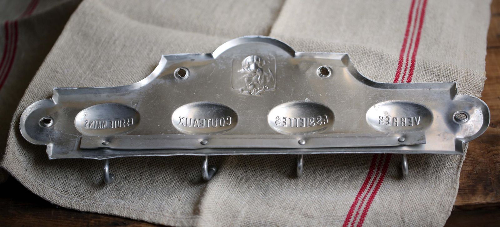 Antique Tea Towel Hooks Metal Sign French T Towel Holder Aluminum Hand Towel Hanger Gun Dog Hunting Scene photo buy