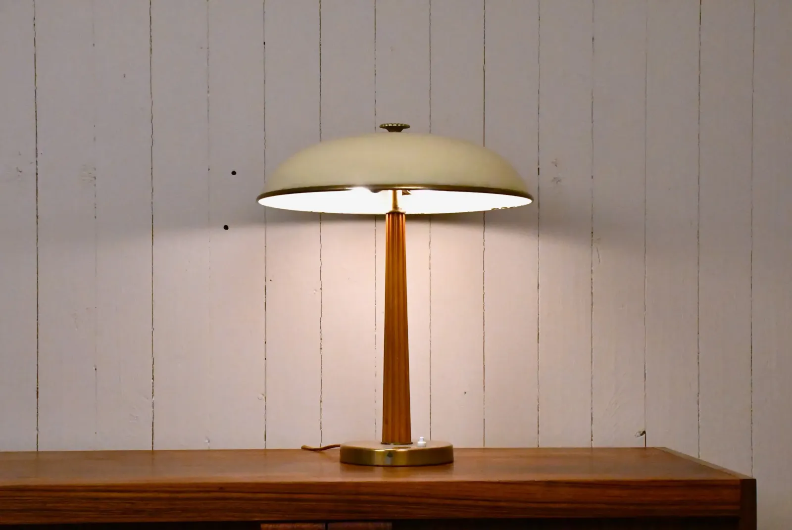 Swedish Modern Brass And Oak Table Lamp By Erik Tidstrand For Nordiska Kompaniet, 1940s photo Lighting