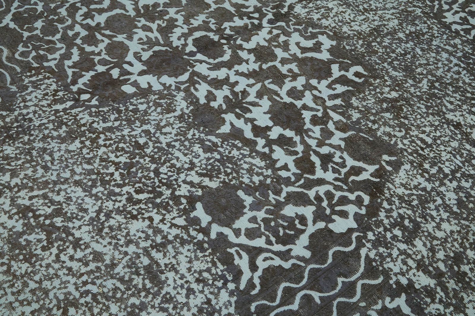 photo furniture Handmade Grey Overdyed Large Area Rug 292 Cm X 396 Cm