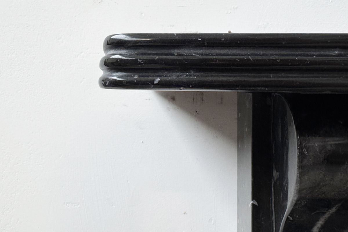 photo furniture Antique Regency Fireplace Surround In Black Ashburton Marble
