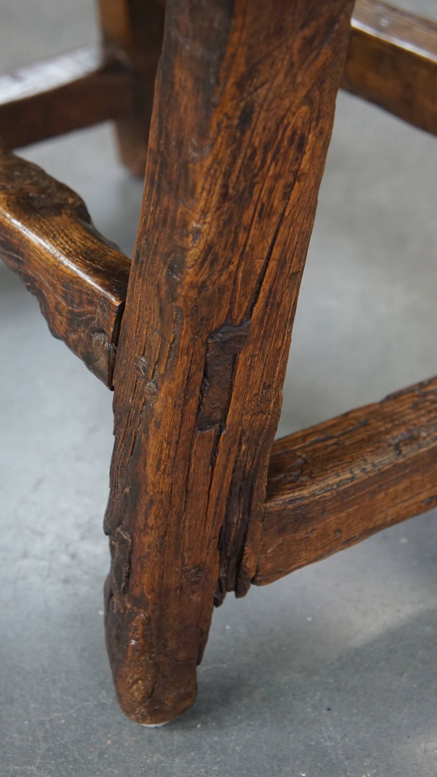 photo vinterior Unique Antique Spanish Side Table/Stool From The 16th Century With Beautiful Original Details