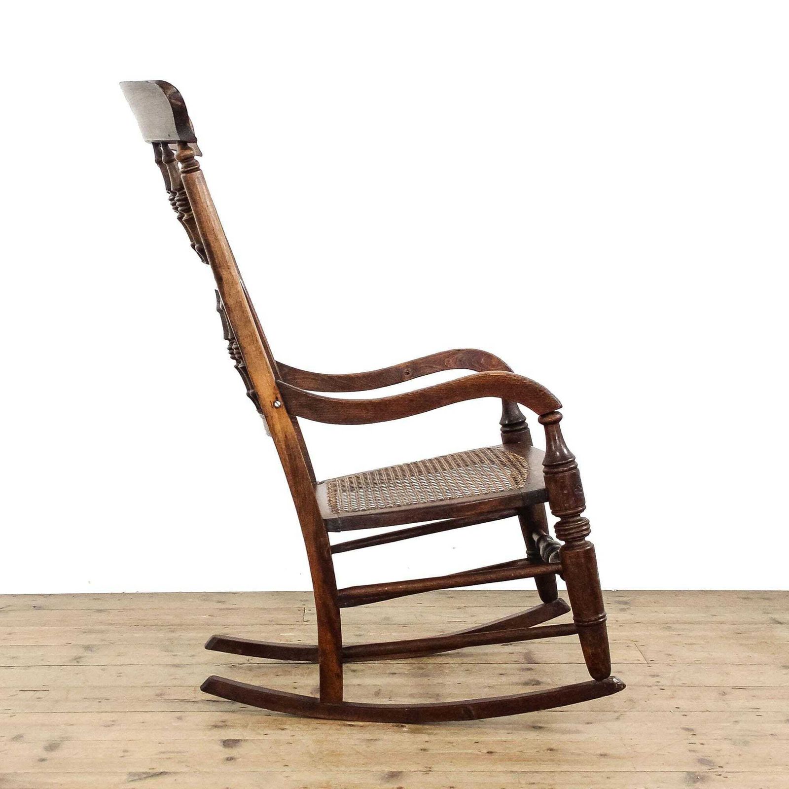 Antique Windsor Spindle Back Rocking Chair | Antique Rocking Chair | Antique Furniture | Antique Chair | Armchair (M 6390) photo for sale